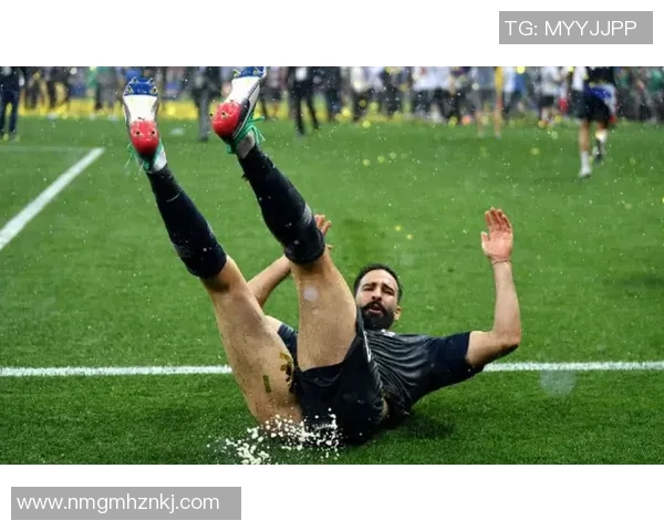 足球明星在赛场上的尴尬瞬间大盘点让人忍俊不禁的搞笑时刻回顾 足球明星在赛场上的尴尬瞬间大盘点让人忍俊不禁的搞笑时刻回顾