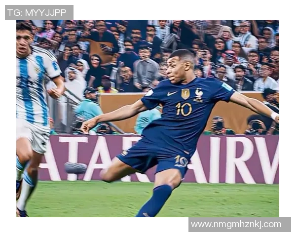 足球明星精彩瞬间转圈射门技术展示与精彩图片解析