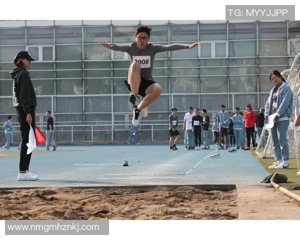 鹿晗携手上海足球明星团队共创辉煌未来展现青春活力与运动精神 鹿晗携手上海足球明星团队共创辉煌未来展现青春活力与运动精神